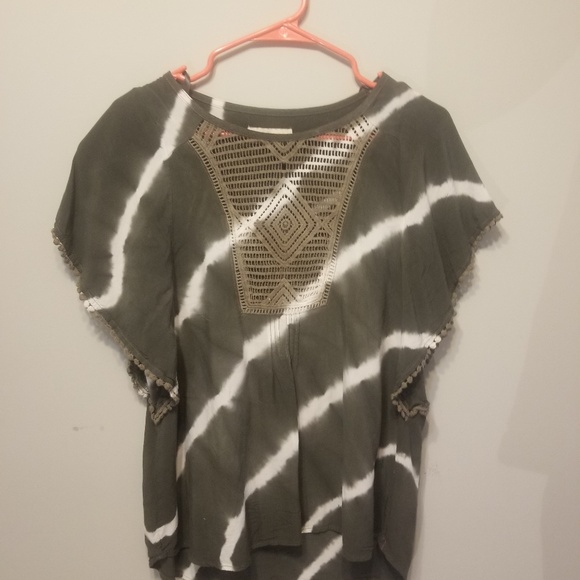 Green shirt - Picture 1 of 3